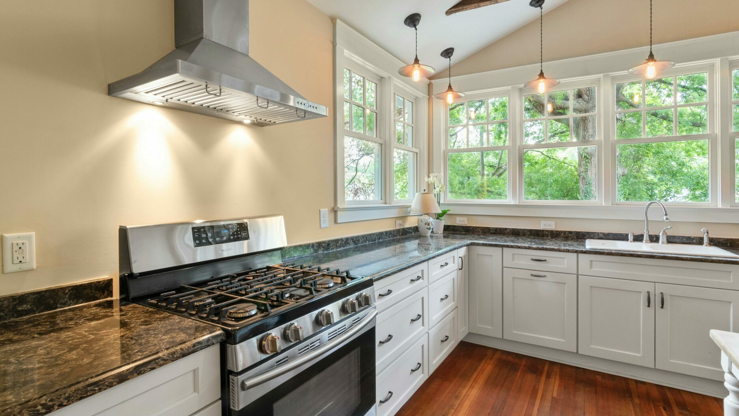 Top Kitchen Remodeling Contractors Near You: What to Know Before You Hire