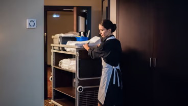 Exploring night cleaning jobs in offices: Pros, challenges, and tips