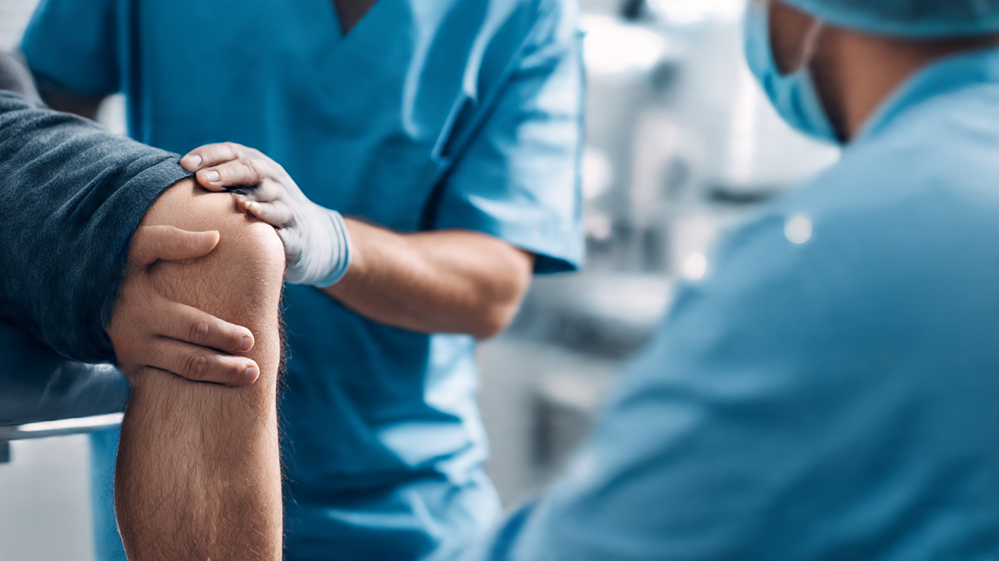 Key Qualities To Look For While Evaluating Top Knee Replacement Surgeons